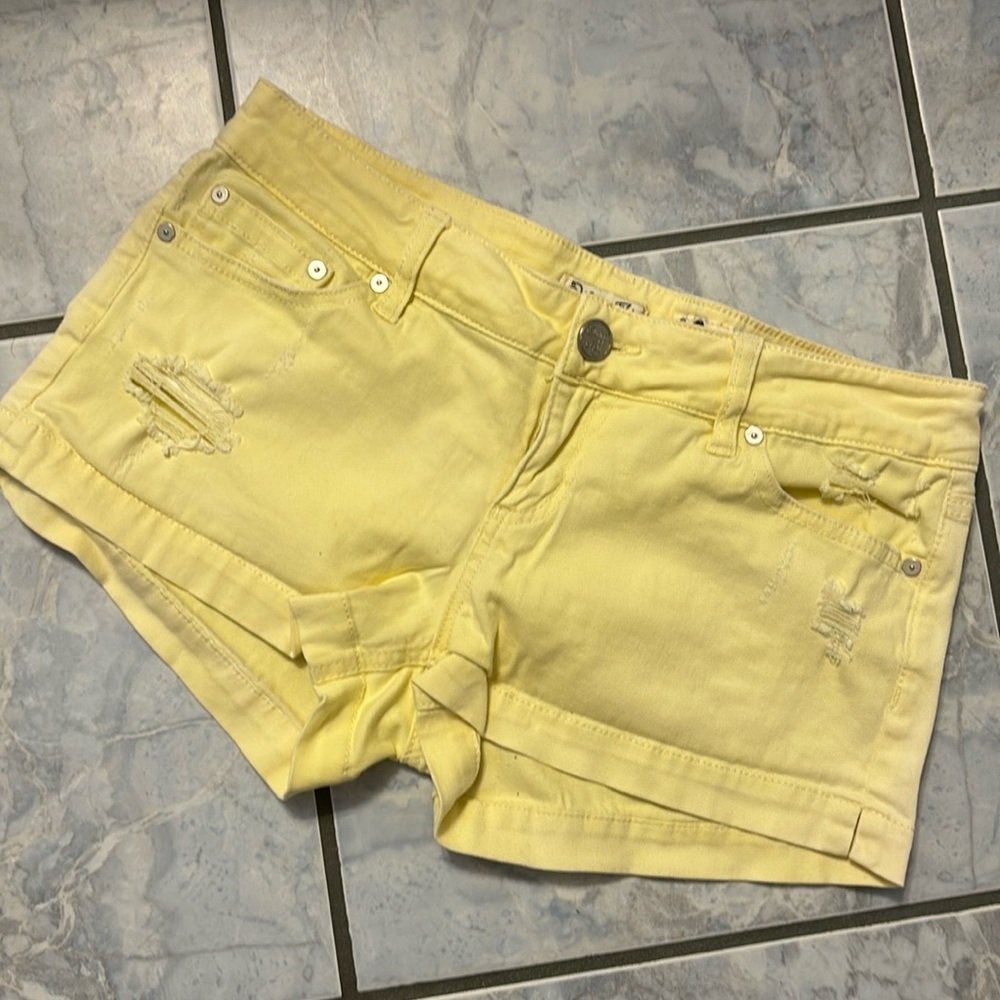 Indigo Rein, yellow shorts